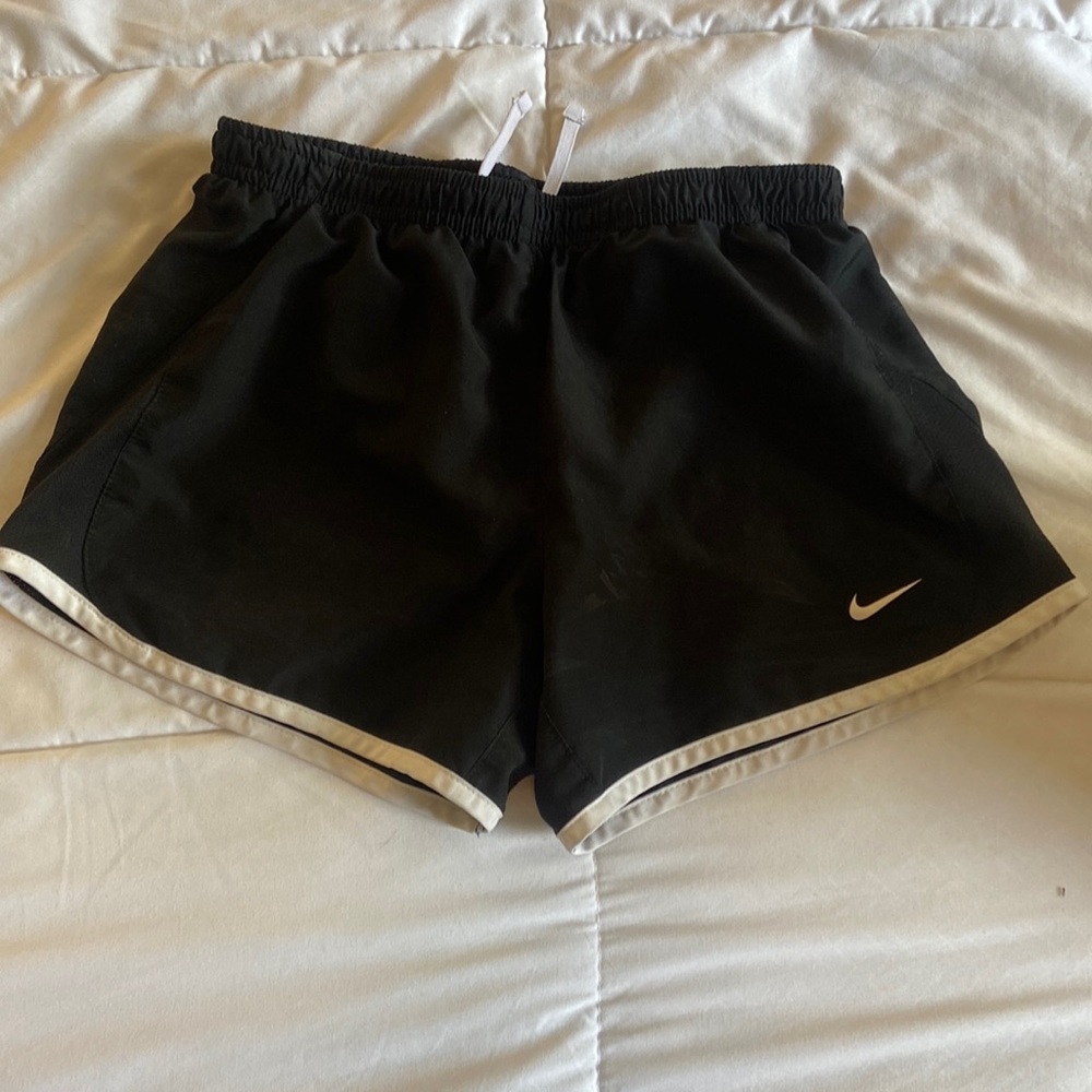 Black athletic Nike shorts 🏃‍♀️